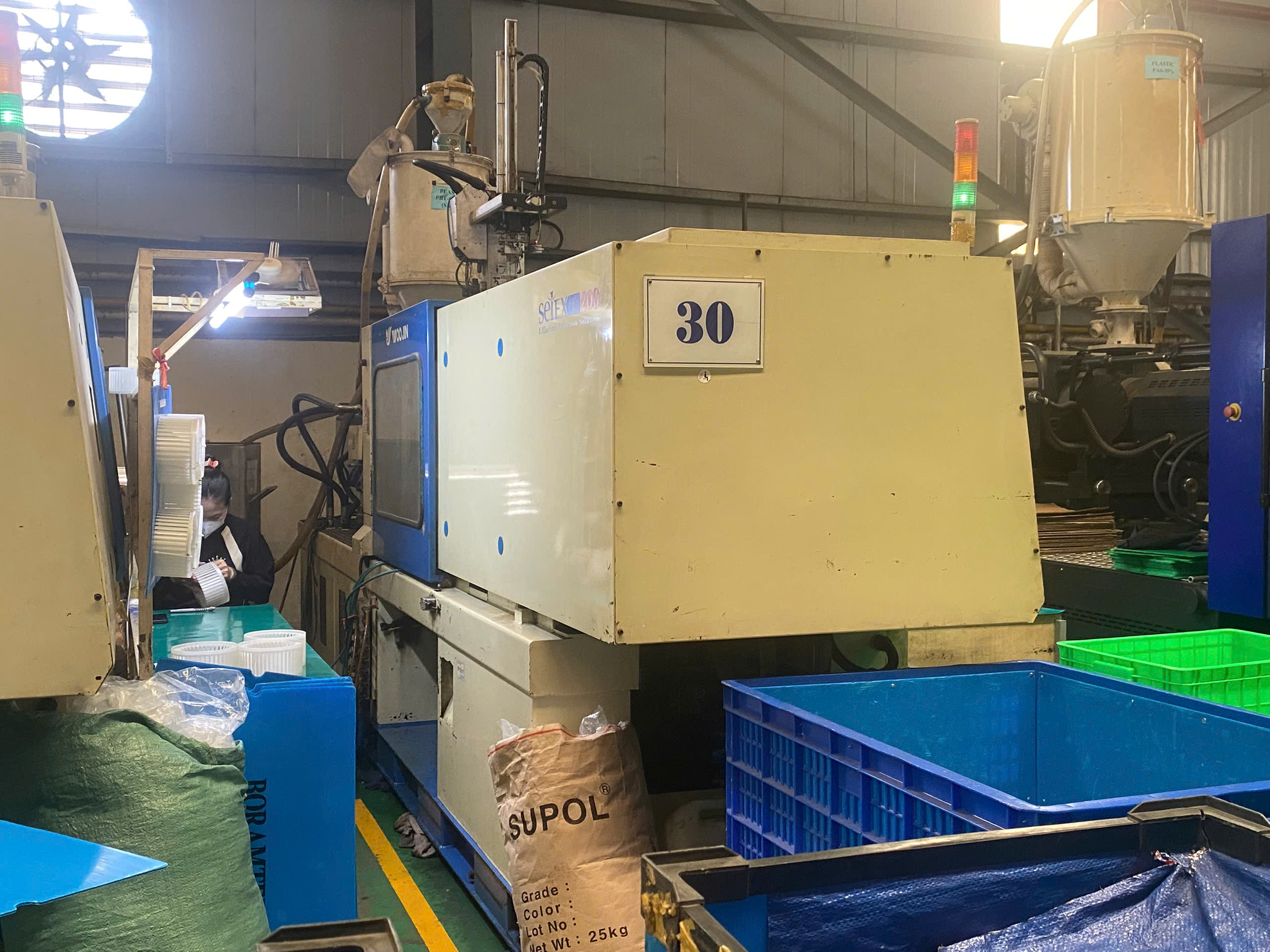 Injection molding machine 6.jpg